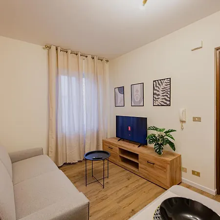 Bilocale Chic Vicino Al Teatro Appartement