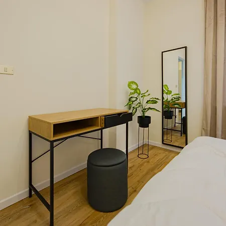 Bilocale Chic Vicino Al Teatro Appartement